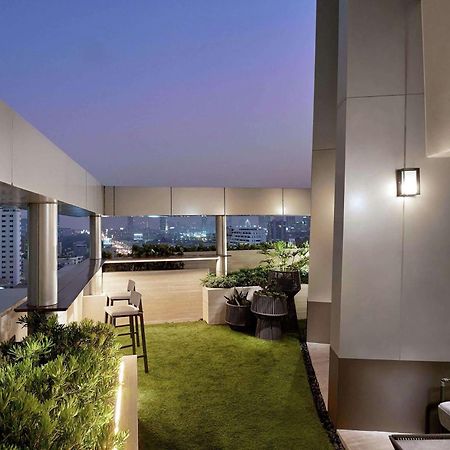 Отель Doubletree By Hilton Bangkok Ploenchit Экстерьер фото