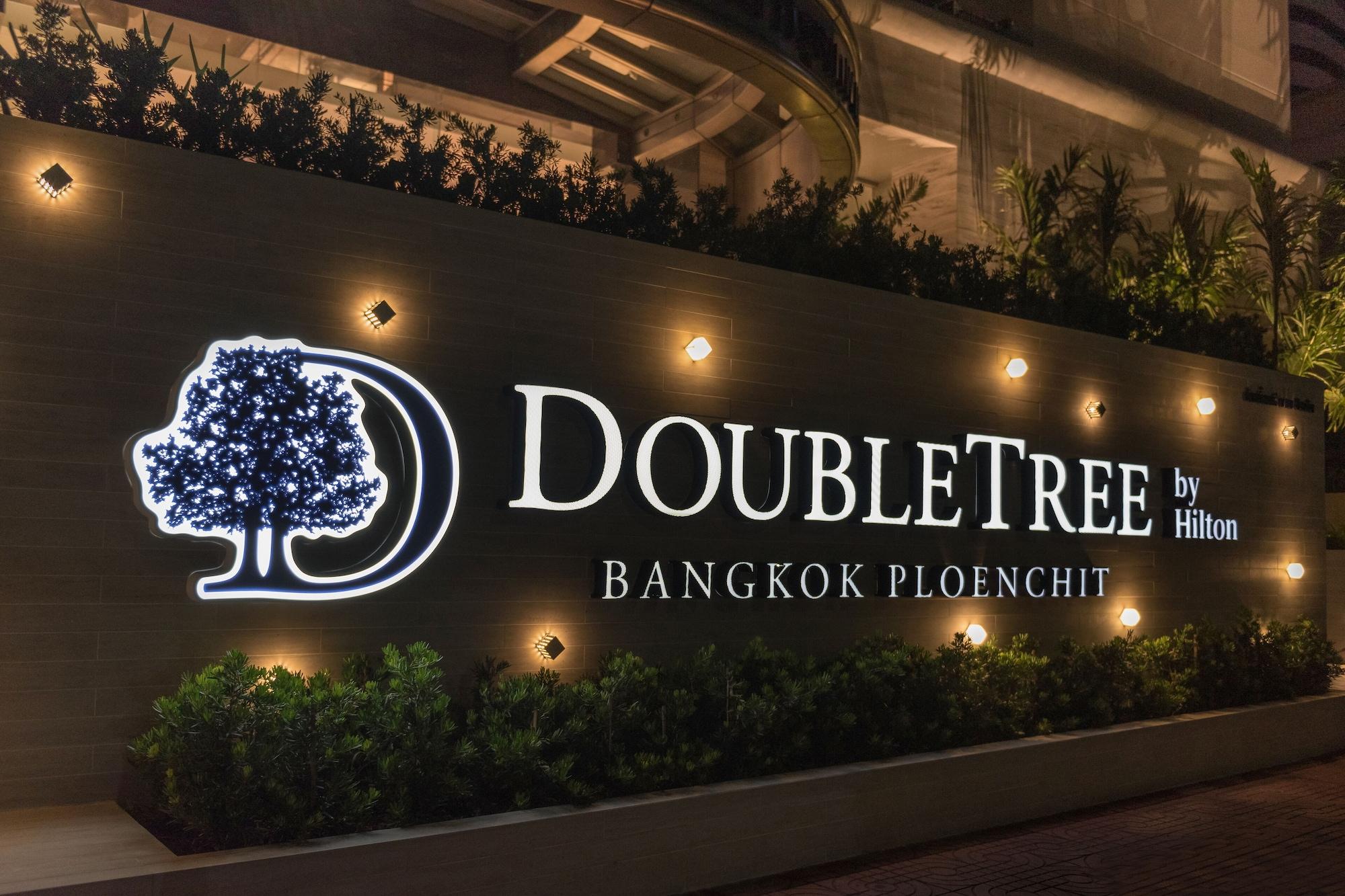 Отель Doubletree By Hilton Bangkok Ploenchit Экстерьер фото