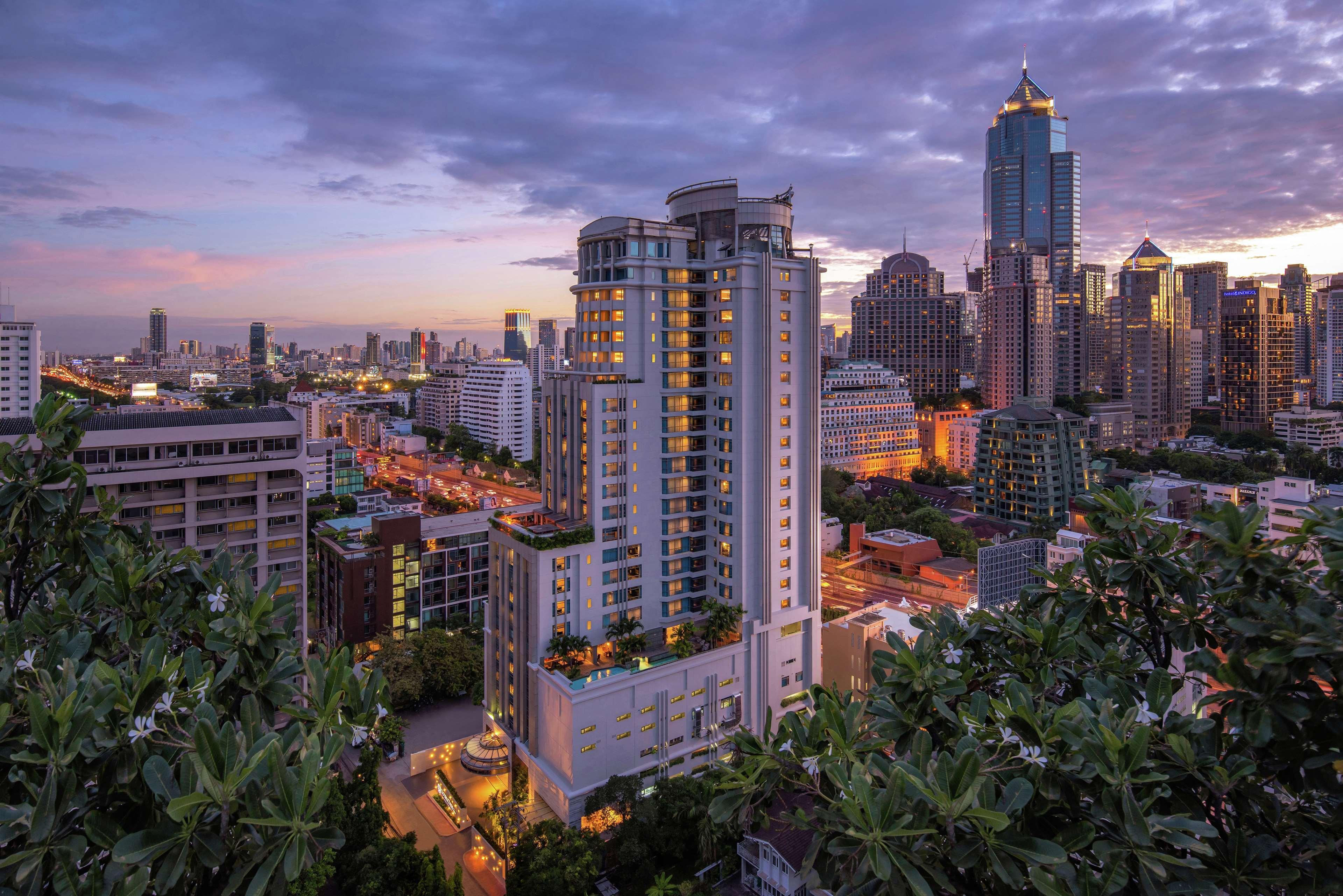 Отель Doubletree By Hilton Bangkok Ploenchit Экстерьер фото
