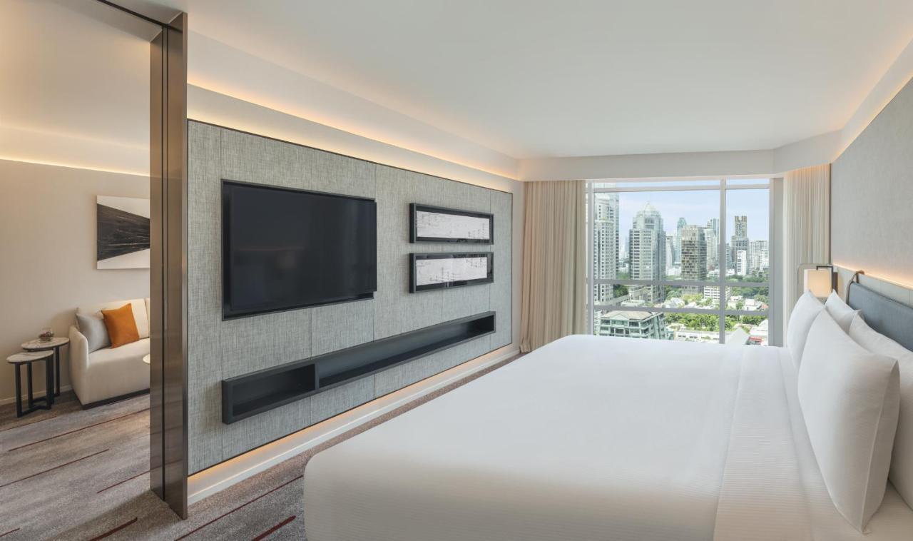 Отель Doubletree By Hilton Bangkok Ploenchit Экстерьер фото