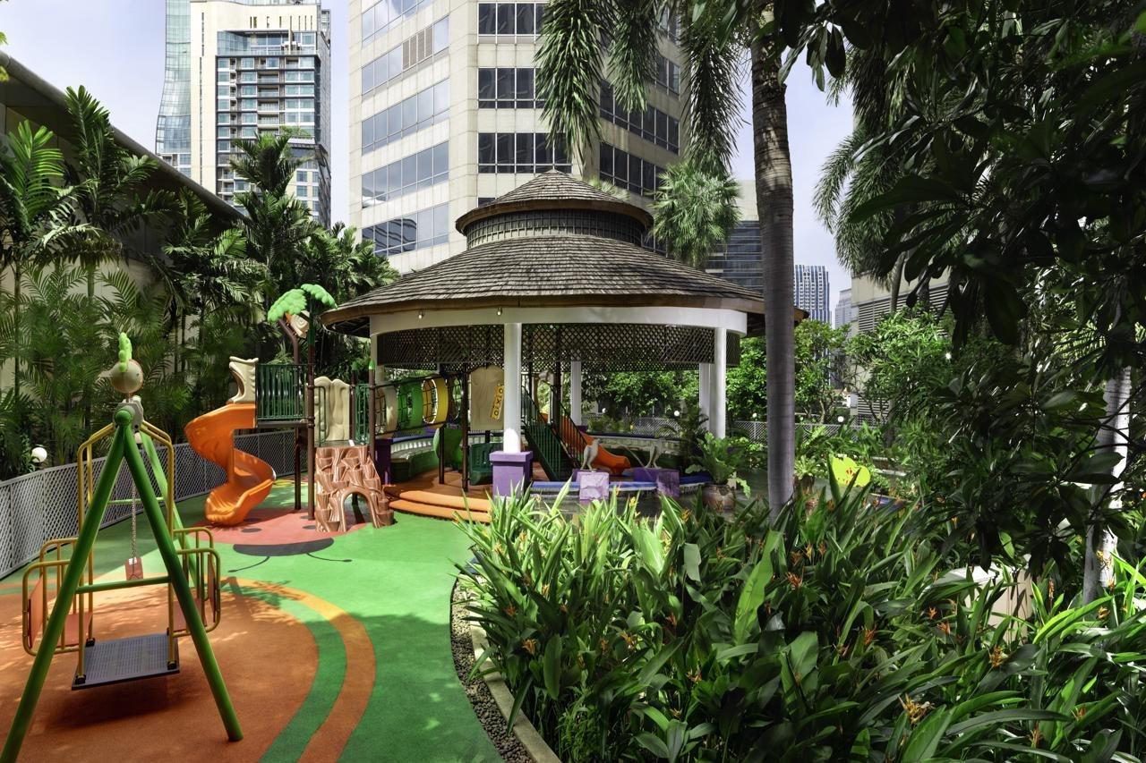 Отель Doubletree By Hilton Bangkok Ploenchit Экстерьер фото