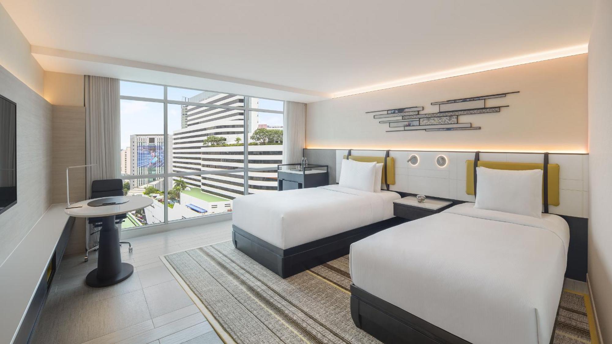 Отель Doubletree By Hilton Bangkok Ploenchit Экстерьер фото