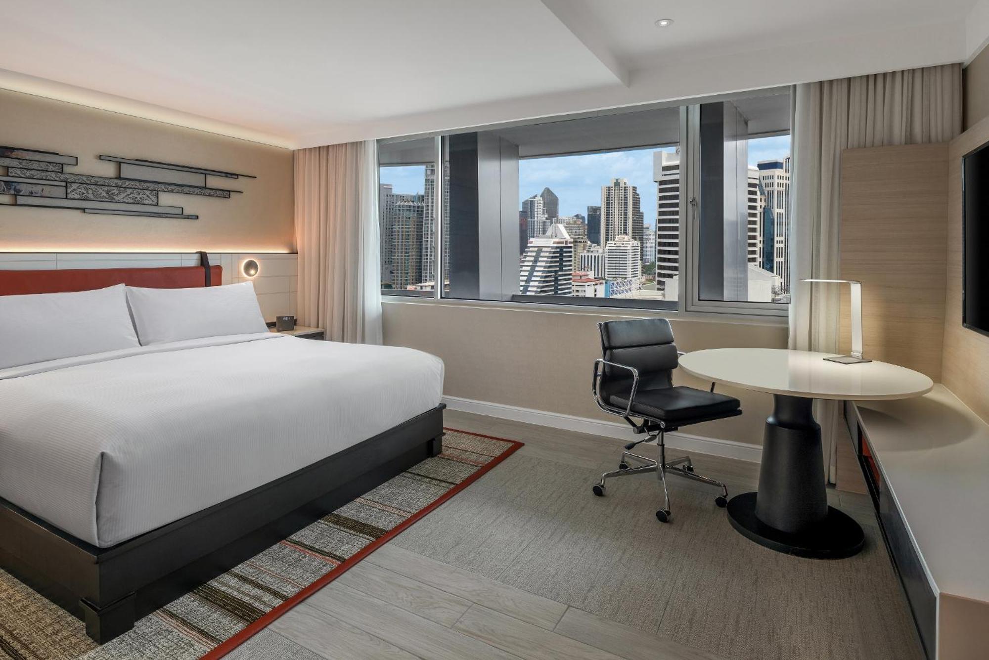 Отель Doubletree By Hilton Bangkok Ploenchit Экстерьер фото