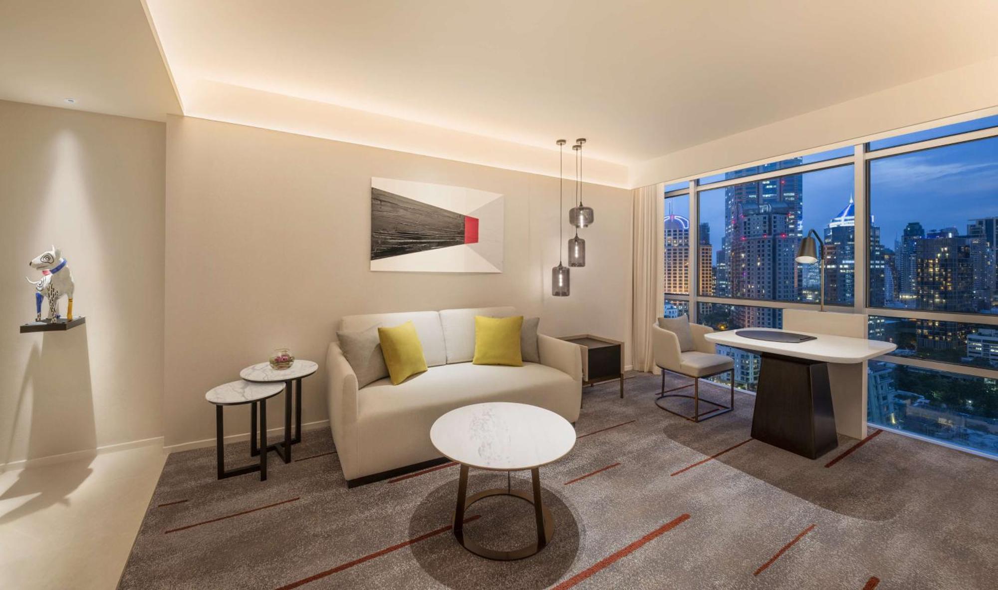 Отель Doubletree By Hilton Bangkok Ploenchit Экстерьер фото