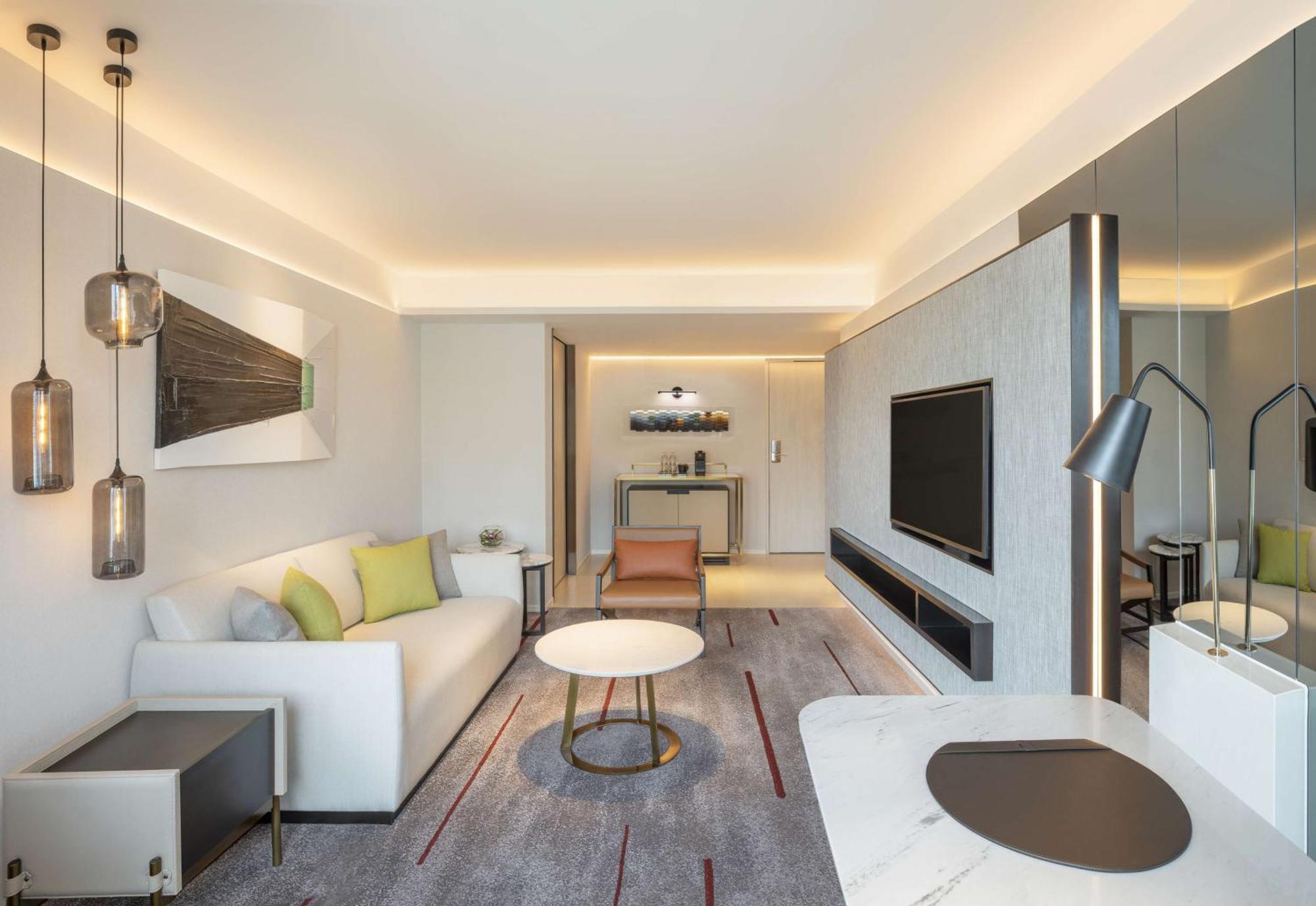 Отель Doubletree By Hilton Bangkok Ploenchit Экстерьер фото