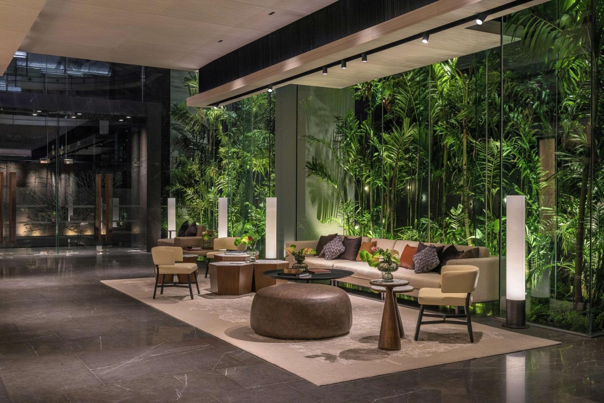 Отель Doubletree By Hilton Bangkok Ploenchit Экстерьер фото