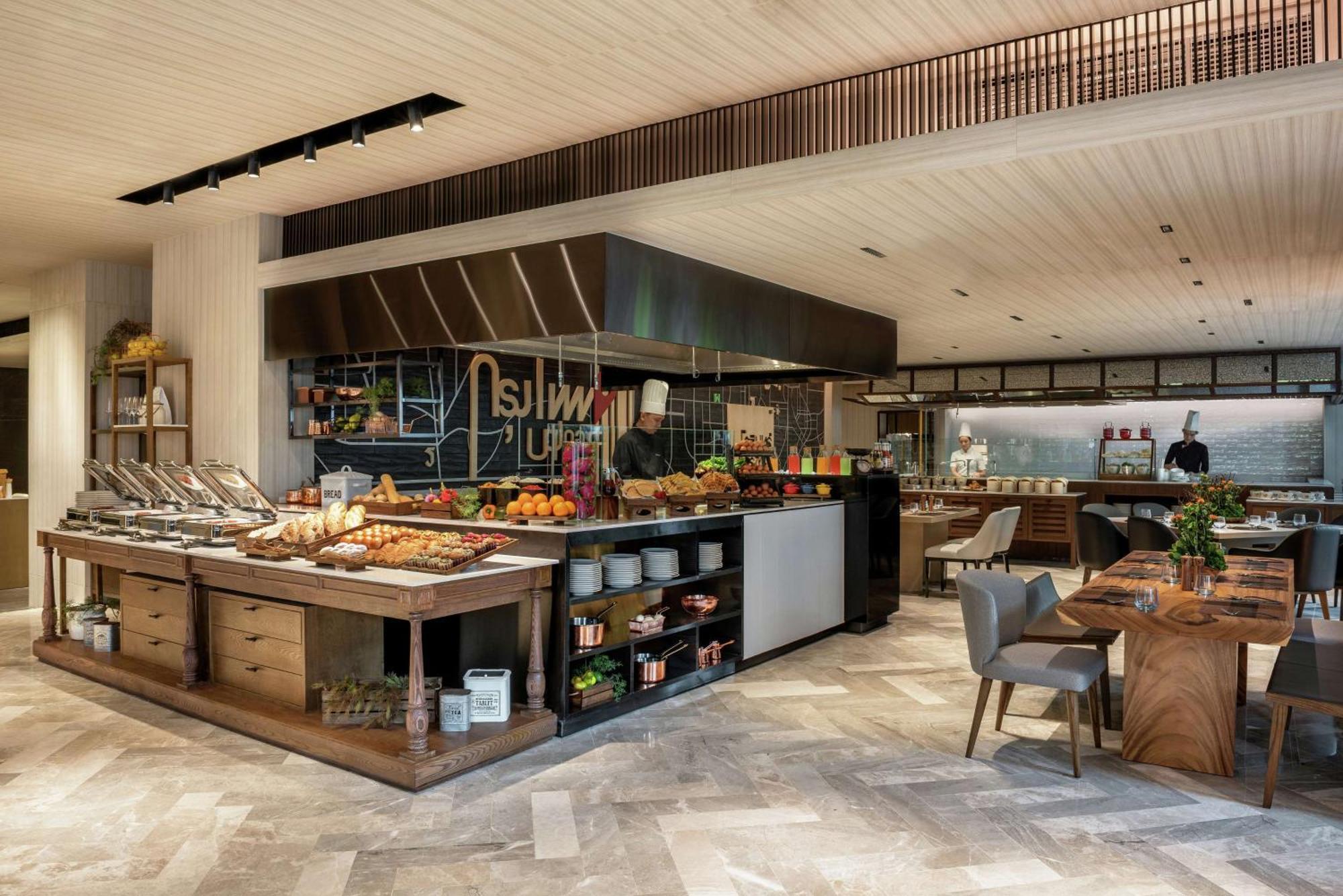 Отель Doubletree By Hilton Bangkok Ploenchit Экстерьер фото