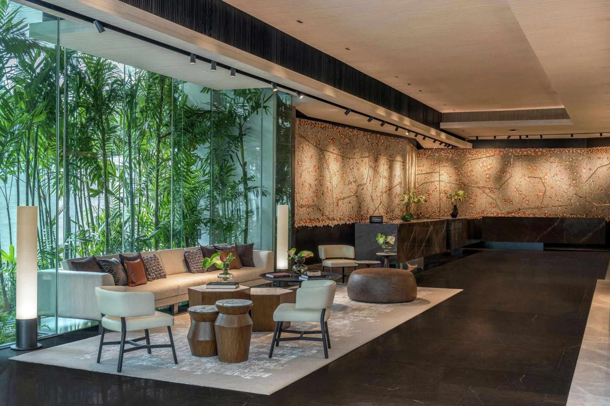 Отель Doubletree By Hilton Bangkok Ploenchit Экстерьер фото