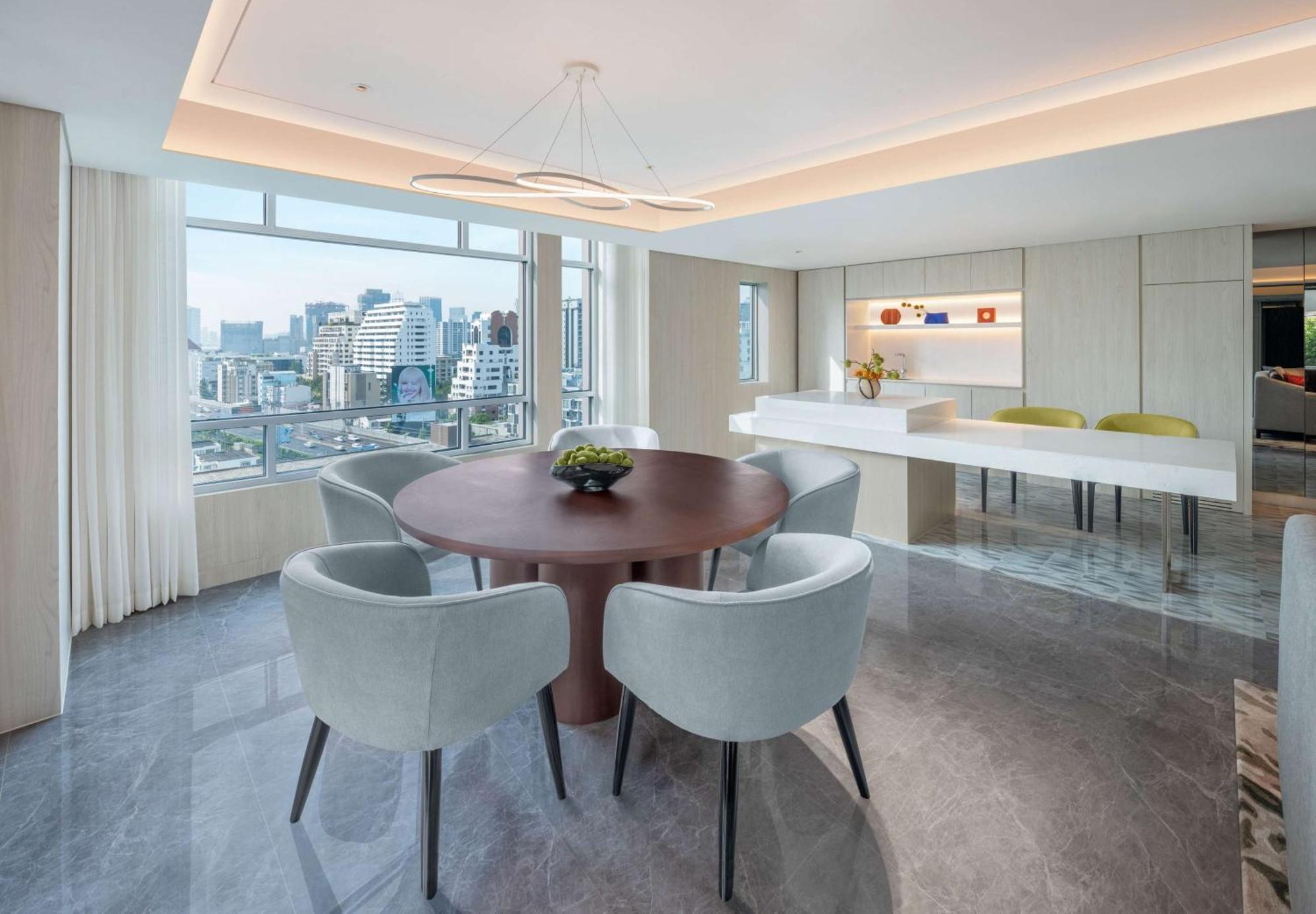 Отель Doubletree By Hilton Bangkok Ploenchit Экстерьер фото