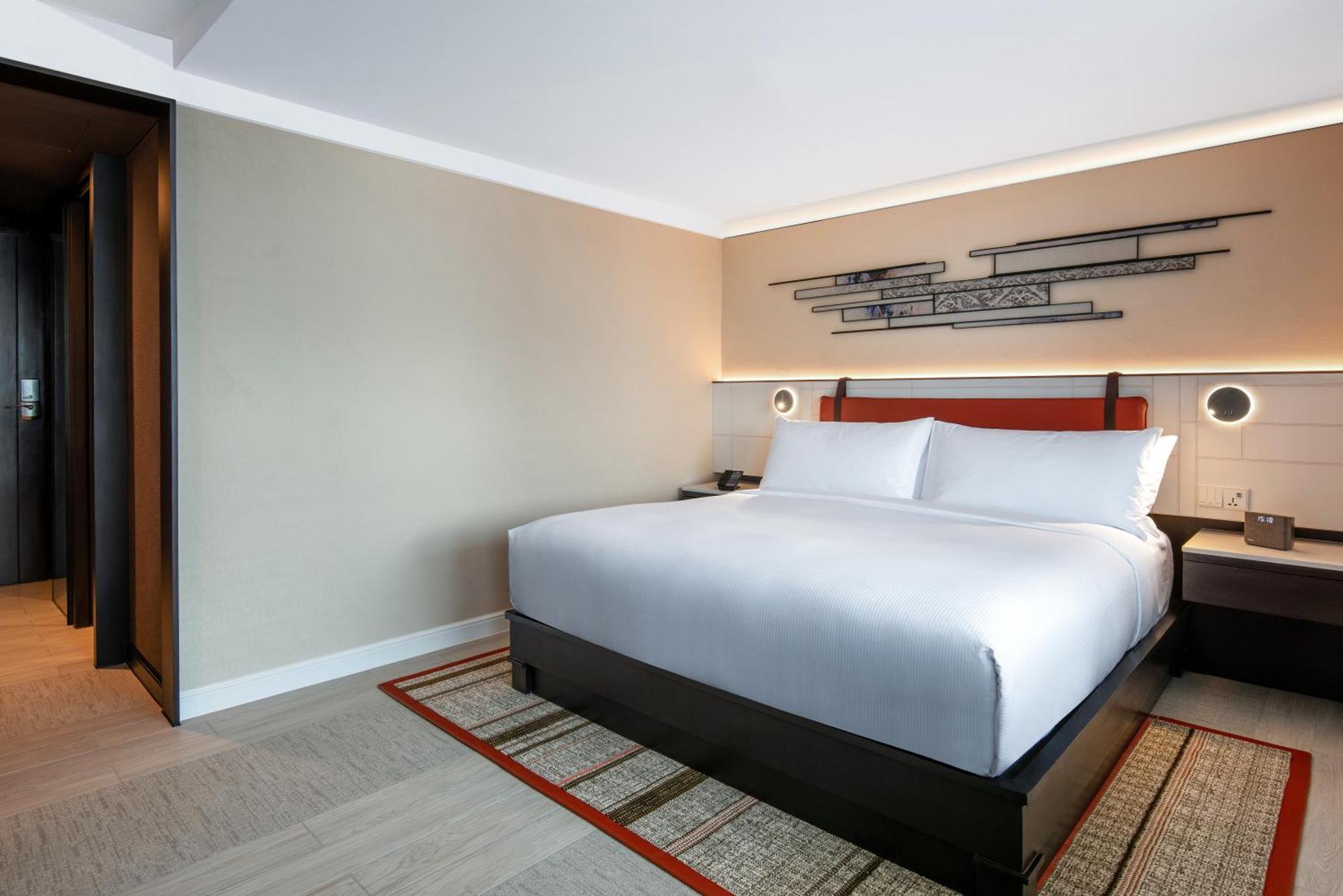 Отель Doubletree By Hilton Bangkok Ploenchit Экстерьер фото