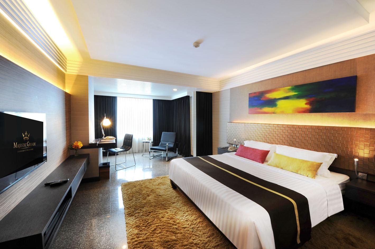 Отель Doubletree By Hilton Bangkok Ploenchit Экстерьер фото
